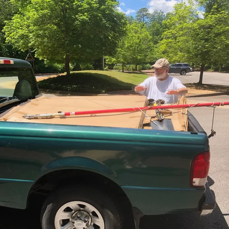 Volunteer at Alabama veterans park